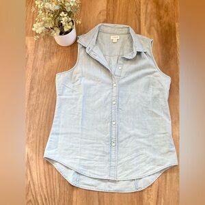💕3 for $15💕
J. Crew Sleeveless Chambray Button Down Cotton Shirt